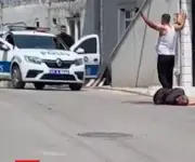 أم لـ5 أطفال تتعرض للطعن على يد زوجها في الشارع بتركيا
