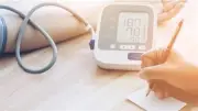 5 أخطاء شائعة تسبب انخفاض ضغط الدم في الطقس الحار
