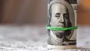 تراجع الدولار 50 قرشاً دفعة واحدة تحت 52 جنيهاً الثلاثاء 9 يونيو 2026