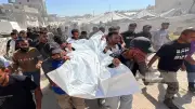 استشهاد 7 فلسطينيين بقصف إسرائيلي على شقق سكنية في غزة