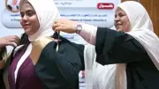 قصة أم مصرية أنجبت 8 بنات دكتوراه تثير إعجاب رواد التواصل