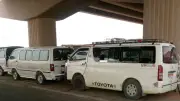 محافظ أسوان يفرض غرامات على 96 سيارة سيرفيس مخالفة لخطوط السير
