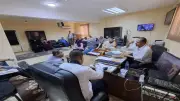 رئيس مدينة أبو النمرس يبحث شكاوى المواطنين خلال اللقاء الأسبوعي