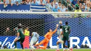 العمري يسجل هدف السعودية الأول في شباك أوروجواي بكأس العالم 2026