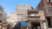 الإسكندرية تواصل إزالة العقارات الآيلة للسقوط.. 17 عقارًا بحي غرب