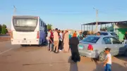 محافظ الوادي الجديد تستجيب لاستغاثة ركاب أتوبيس معطل وتوفر بدائل
