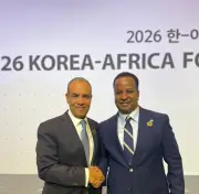 وزير الخارجية يؤكد أهمية الإسراع بالإفراج عن البحارة المختطفين بالصومال