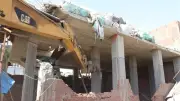 محافظ القليوبية يقود حملة لإزالة مبنى مخالف بمدينة الخصوص