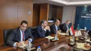 وزير الخارجية ونظيره الجزائري يؤكدان تعزيز التشاور في الاتحاد الأفريقي