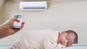 بين التكييف والمروحة.. أيهما أفضل للأطفال في الصيف؟