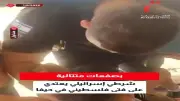فيديو متداول يوثق اعتداء شرطي إسرائيلي على فتى فلسطيني في حيفا