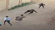 سحر المستديرة.. أطفال نجع حمادي يلعبون مباراة كاملة بدون كرة (فيديو)