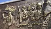 محافظ بورسعيد يتفقد جدارية فنية بميدان عدلي منصور لتوثيق تاريخ المدينة