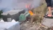 حريق محدود يلتهم حشائش مقابر محي الدين ببني سويف والأهالي في حالة قلق