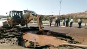 كسر مفاجئ في خط الصرف الصحي الرئيسي بأسوان وفرق الصيانة تتدخل