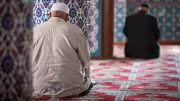 أمين الفتوى: يجوز تأخير الصلاة عن أول وقتها بعذر شرعي