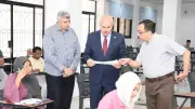 رئيس جامعة قناة السويس يتفقد لجان امتحانات كلية التجارة ويشدد على توفير بيئة مناسبة