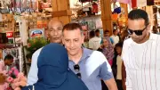 محافظ أسوان يوجه بغلق وتشميع المحلات المخالفة بالسوق السياحي والأسواق الجانبية