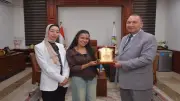جامعة أسيوط الأهلية تكرم طالبتين متميزتين في المسرح والإبداع
