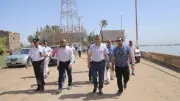 محافظ قنا يتفقد كورنيش النيل بنقادة سيرًا على الأقدام ويوجه بتسريع الإنجاز