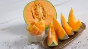 أخصائي تغذية ينصح بتناول الكنتالوب دون إسراف لفوائده الصحية