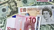 الدولار يحلق قرب أعلى مستوى في شهرين مع توترات الشرق الأوسط