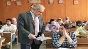 رئيس جامعة أسوان يتفقد امتحانات كلية التربية ويؤكد توفير بيئة آمنة للطلاب