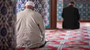 هل تُحسب الركعة للمأموم بعد رفع رأس الإمام؟ الإفتاء تجيب