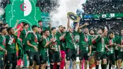 جماهير مولودية الجزائر تحول سماء العاصمة إلى مهرجان ألوان احتفالاً باللقب