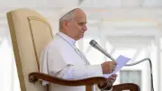 البابا لاون الرابع عشر يبدأ زيارة رسولية إلى إسبانيا لتعزيز الحوار والسلام