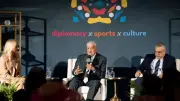 زاهي حواس يتسلم جائزة ميريديان للدبلوماسية الثقافية في واشنطن