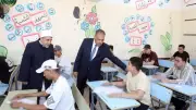 محافظ الشرقية يتفقد لجان امتحانات الثانوية الأزهرية بمعهد الصفوة بالزقازيق