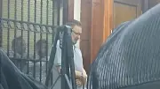 انهيار المتهم بالتحرش بأطفال مدرسة هابي لاند بأوسيم في أولى جلسات محاكمته