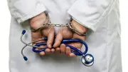 بعد واقعة الطبيب المزيف.. خطوات بسيطة لحماية نفسك من النصابين
