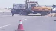 ترميم هبوط أرضي بالطريق الساحلي بمرسى مطروح للحفاظ على سلامة المسافرين
