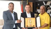 محافظ أسوان يشيد بدور الاتحاد المحلي لنقابات العمال في دعم التنمية