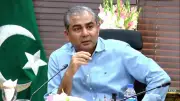 وزير الداخلية الباكستاني يصل طهران للقاء مسؤولين إيرانيين