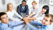 بيئة تحفز الإبداع: خطة متكاملة لتكوين فريق عمل ناجح