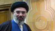 مصدر إيراني: التدخلات الطبية أنقذت ساق مجتبى خامنئي من البتر