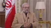 لاريجاني ينتقد الوساطة الباكستانية مع أمريكا ويصف زيارات مسؤولين لإسلام آباد بالخطأ المكلف