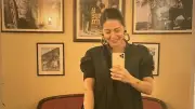 لقاء الخميسي تخطف الأنظار بفستان أسود وتتوعد المتربصين قانونياً