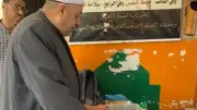 وكيل الأزهر يرمي علبة سجائر لطالب أثناء تفقده لجان الثانوية