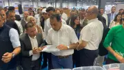 رئيس الوزراء يتفقد مصنع ملابس بالإسكندرية ويؤكد دعم الصناعة الوطنية