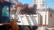 رفع تراكمات القمامة من قطعة أرض في عزبة الدفراوي بالبحيرة