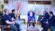 تكريم رئيس جامعة سوهاج من البنك الأهلي المصري تقديراً لجهوده الأكاديمية