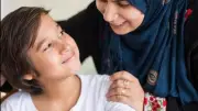حكم الحلف المتكرر على الأبناء بالعقاب وأثره في كفارة اليمين