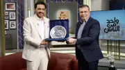 عمرو الليثي يكرم حمزة العيلي ويهديه درعاً بمناسبة تفوقه في دراما رمضان