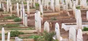 حكم توزيع أموال على أطفال المقابر كصدقة عن الميت.. أمين الفتوى يوضح
