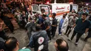 إعلام إسرائيلي: وقف إدخال المساعدات إلى غزة حتى إشعار آخر