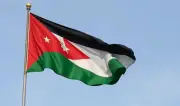 سقوط شظايا صواريخ في الأردن وصافرات الإنذار تدوي